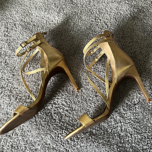 Jessica Simpson Gold 4” heel, size 10, gently used, great condition. - Picture 7 of 7